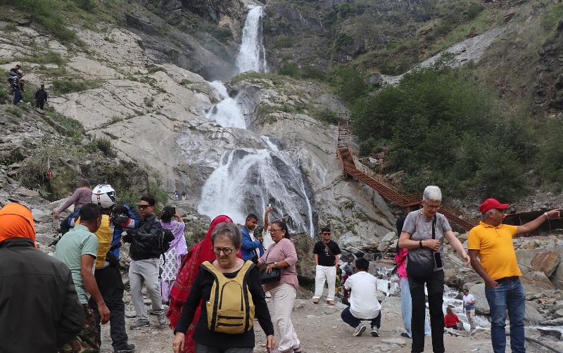 वितेको ११ महिनामा ७ लाख भन्दा धेरै पर्यटक मुस्ताङ पुगे